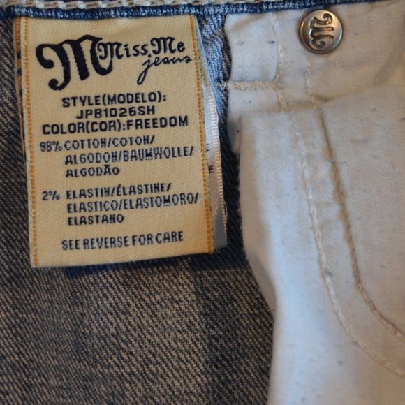 Sz 27 Miss Me Embroidered Boyfriend Blue Jean Shorts JPB1026SH - Picture 13 of 14